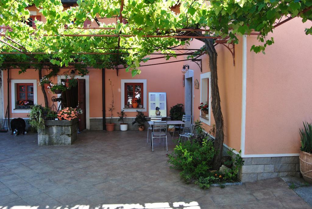 Villa Tourist Farm Dujceva Domacija à Vremski Britof Extérieur photo
