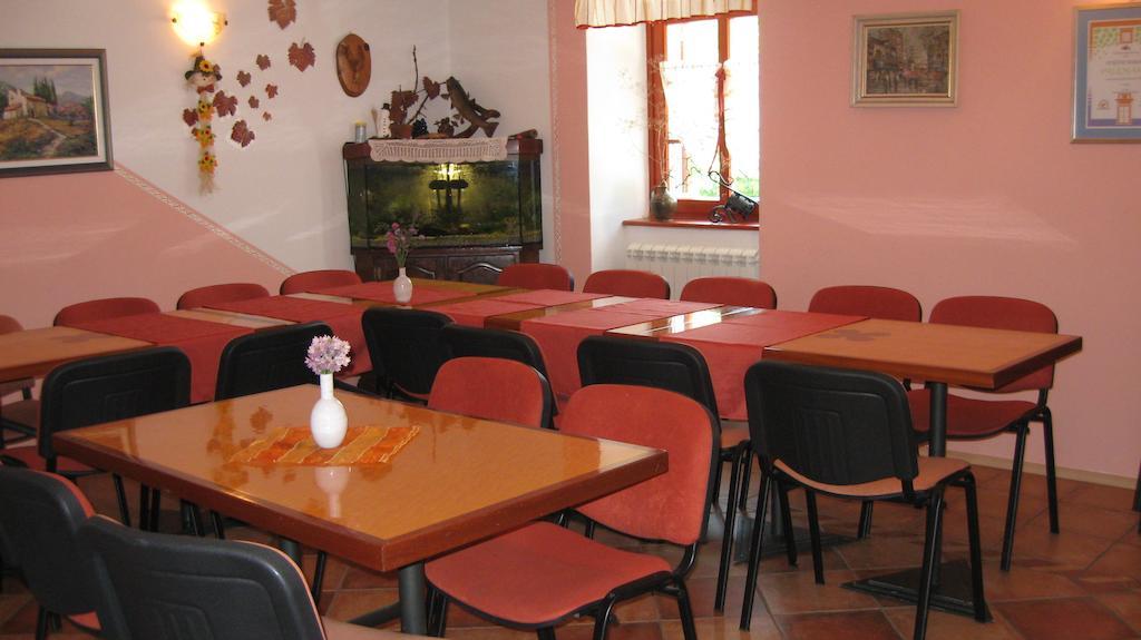 Villa Tourist Farm Dujceva Domacija à Vremski Britof Extérieur photo