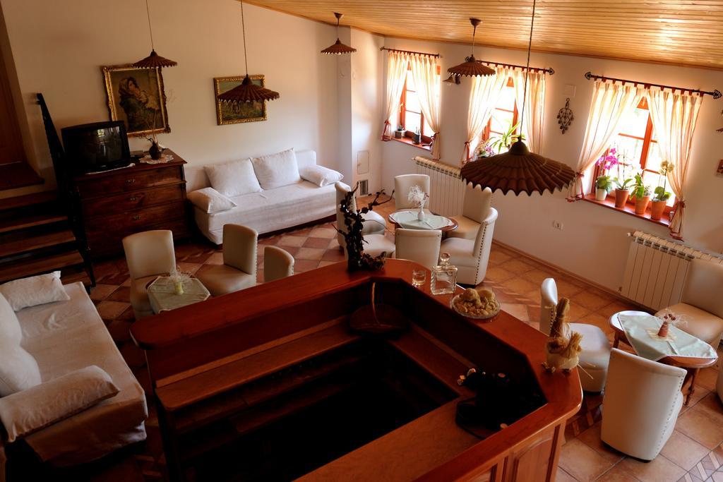 Villa Tourist Farm Dujceva Domacija à Vremski Britof Extérieur photo