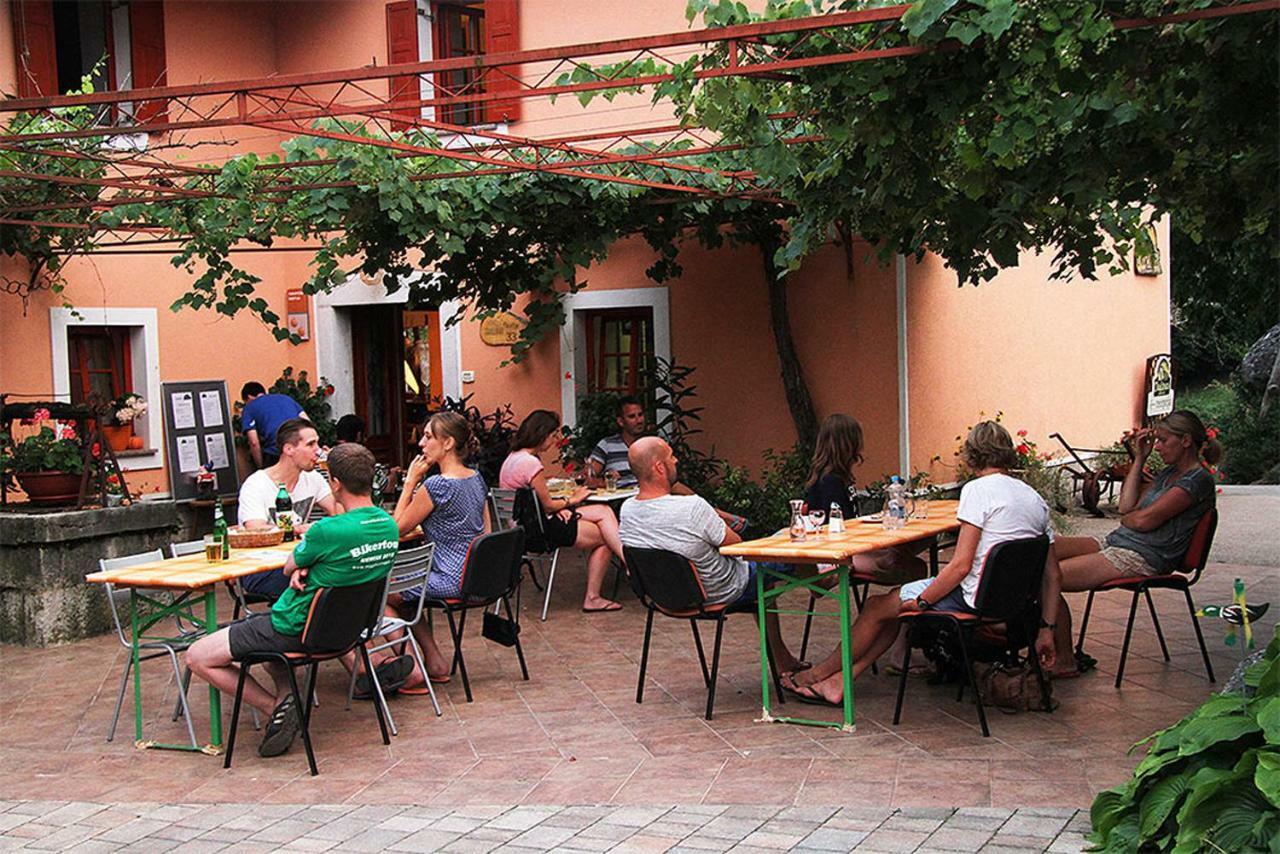 Villa Tourist Farm Dujceva Domacija à Vremski Britof Extérieur photo